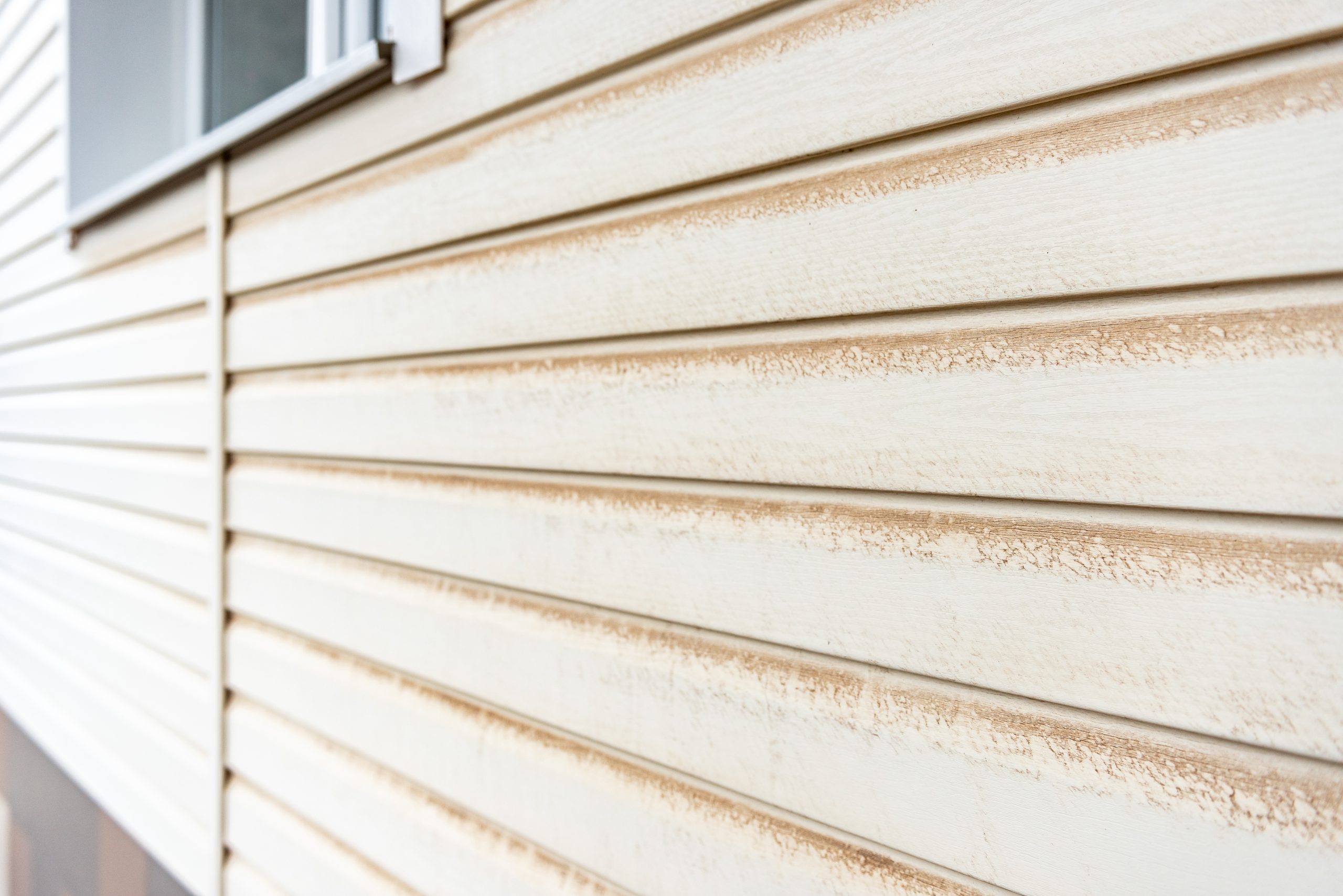 dirty yellow siding with dust needs free siding inspection