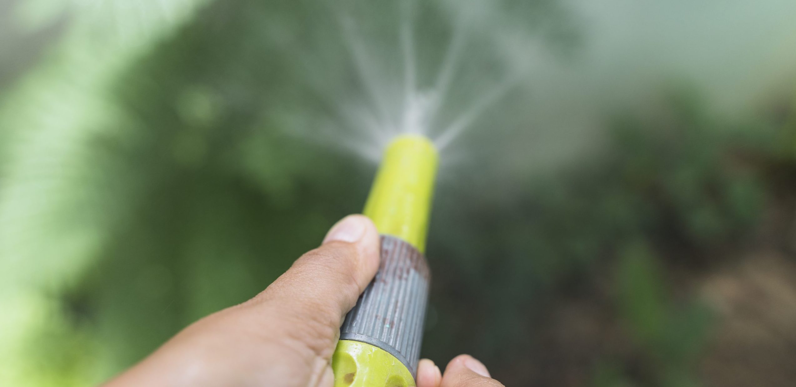 washing your home with medium pressure adding spray nozzle to garden hose